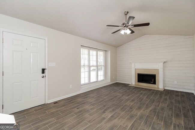 Photo - 175 Sumer Ln N