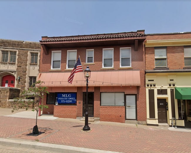 Building Photo - *Spacious 1BD/1BA 2nd Floor Apartment for rent in Dormont*
