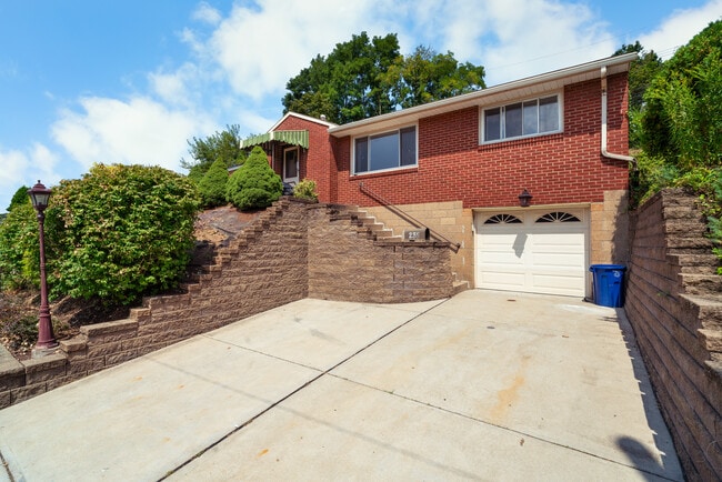 Building Photo - 235 McKinley St Rental