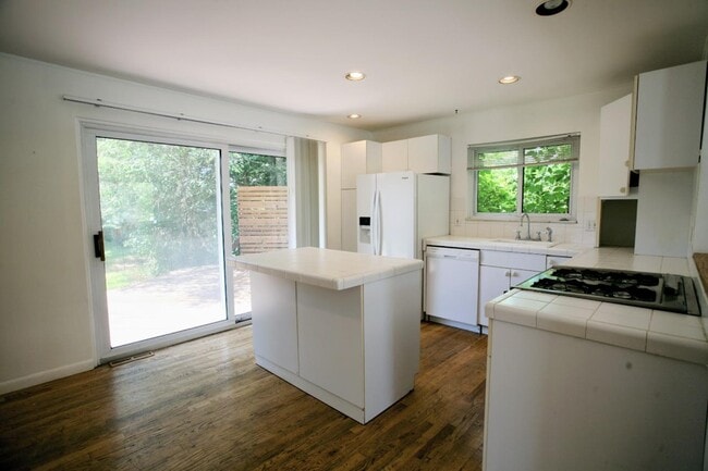 Photo - 5800 Paramus
