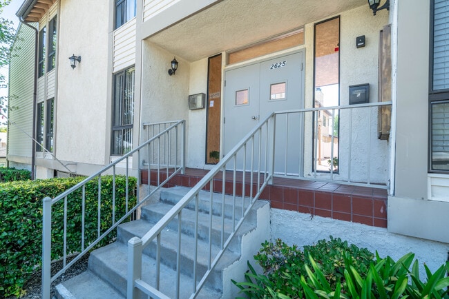 Photo - 2625 N Lincoln St Unit E