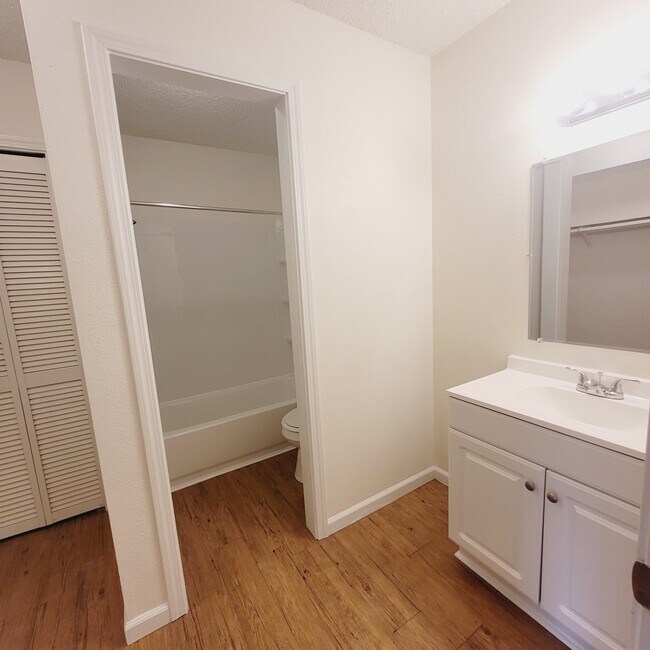 Studio - 450SF - Bathroom
