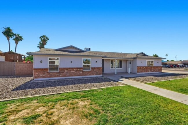 Building Photo - Mesa 4 Bed Single-Level Home • 2,044 Sq Ft • Oversized Yard • Stapley & McKellips