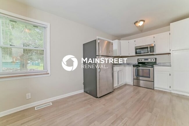3 Bedroom Pet-Friendly Home in Knoxville, TN with Main Street Renewal