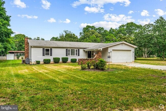 Building Photo - 1150 Garrison Rd Rental
