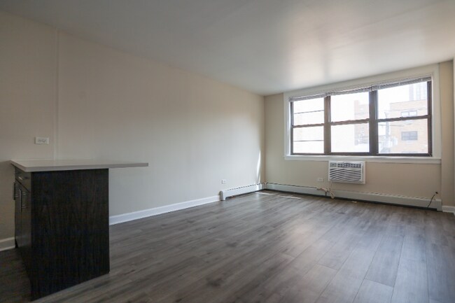 Photo - 5841 N Winthrop Ave Unit 311