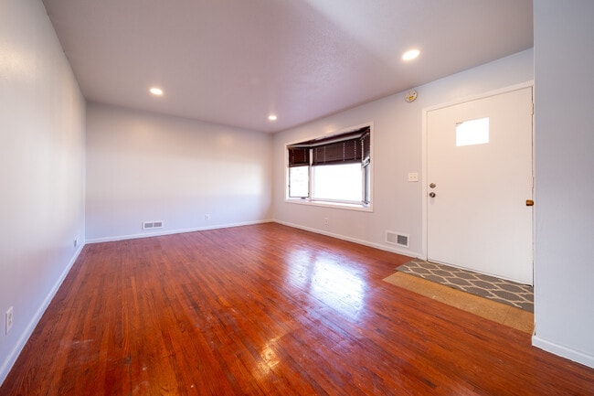 Photo - 445 Walnut Ln