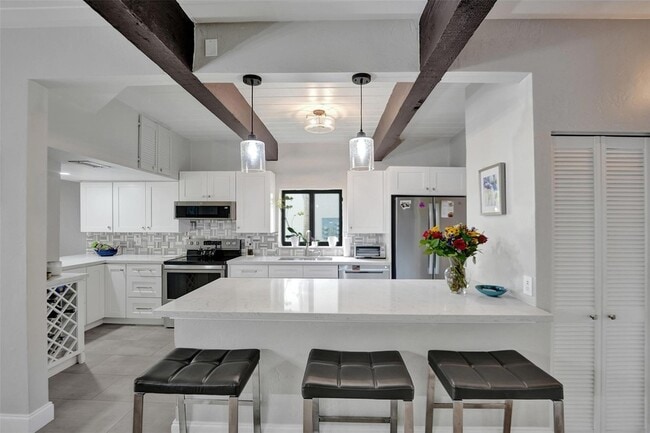 Photo - 700 E Coco Plum Cir