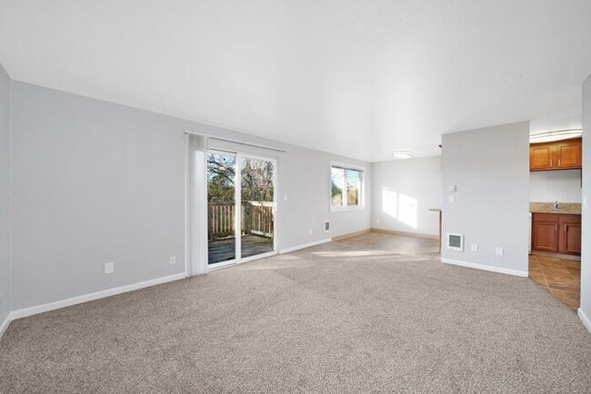 Building Photo - Remodeled 3 bedroom 1 bath in heart of Milwaukie