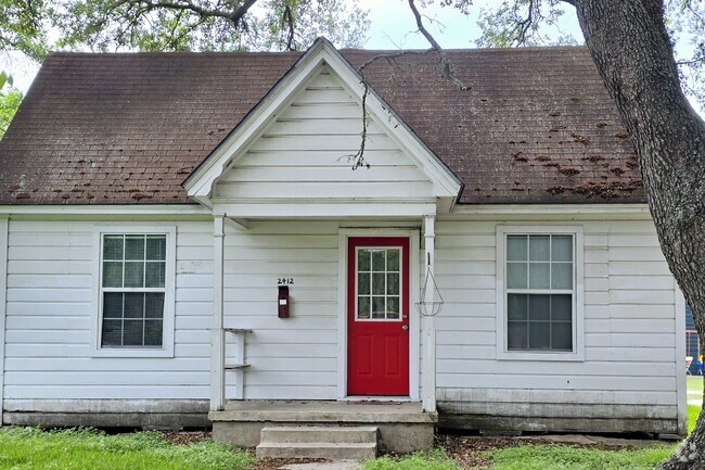 Building Photo - 2412 8th St Rental