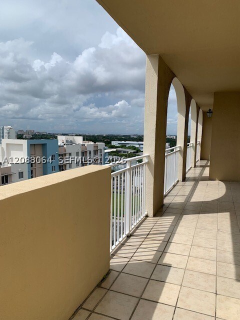 Building Photo - 2425 SW 27th Ave Unit 1406
