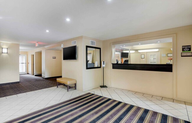 Furnished Studio-Memphis - Poplar Avenue