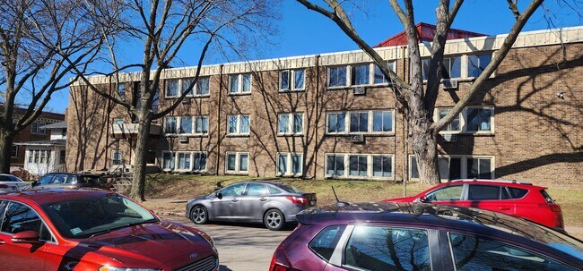 Building Photo - 3522 Harriet Ave