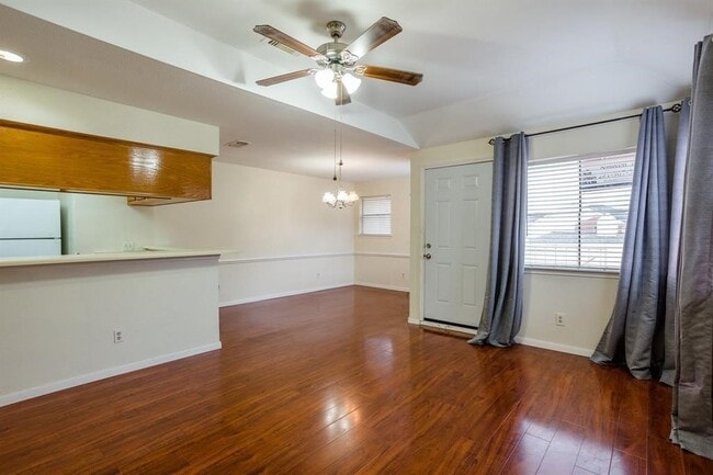 Photo - 1103 Dulles Ave