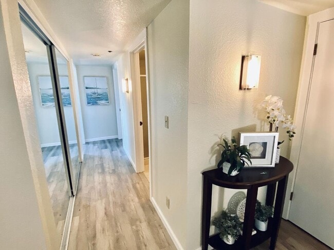 Photo - Prime Central Location / Available NOW!!!