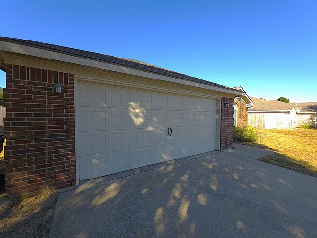 Photo - 3323 Mugsy Dr