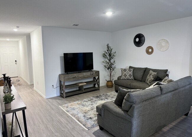 Photo - 722 Killdeer Trl