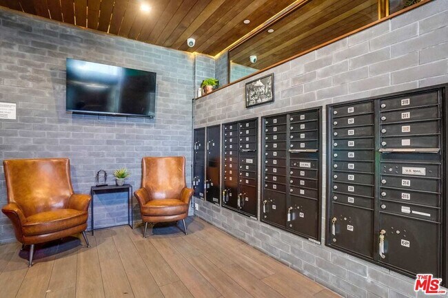 Photo - 105 S Fairfax Ave Unit PH303