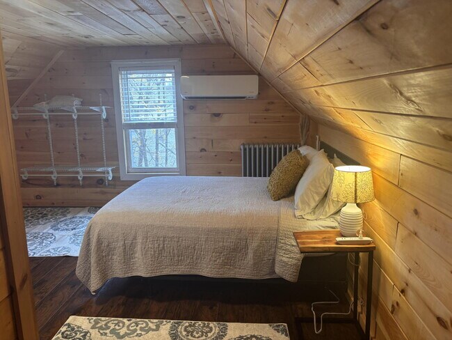 1 bed studio in Brunswick.  Walking to EVERYTHING!