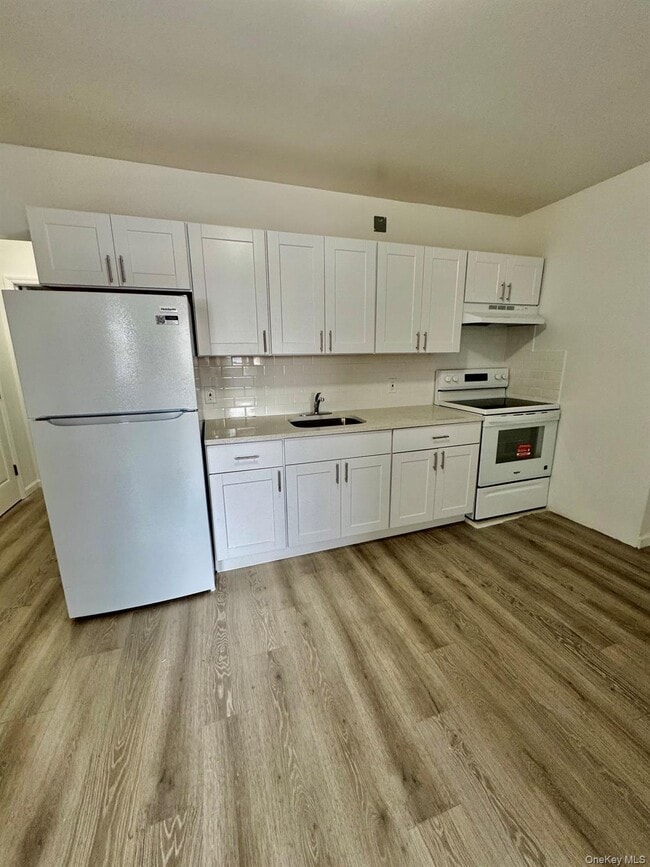 Building Photo - 320 Jericho Tpke Unit 2B