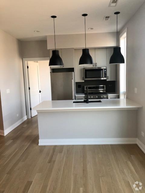 Building Photo - 1 bedroom in Chicago IL 60657 Rental