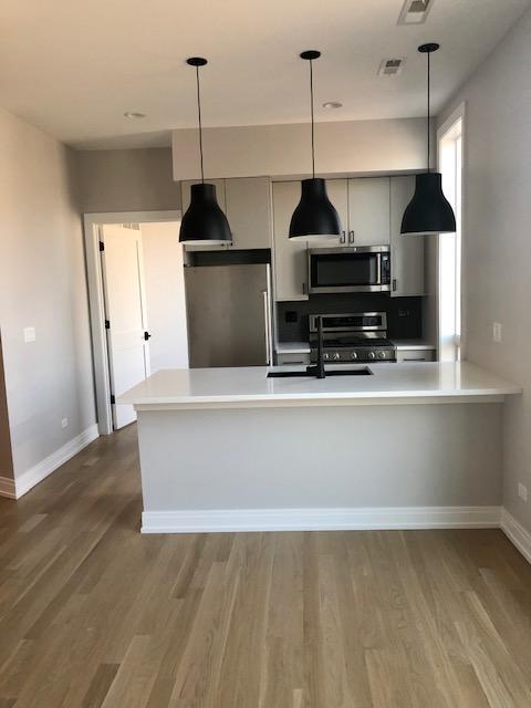 Building Photo - 1 bedroom in Chicago IL 60657 Rental
