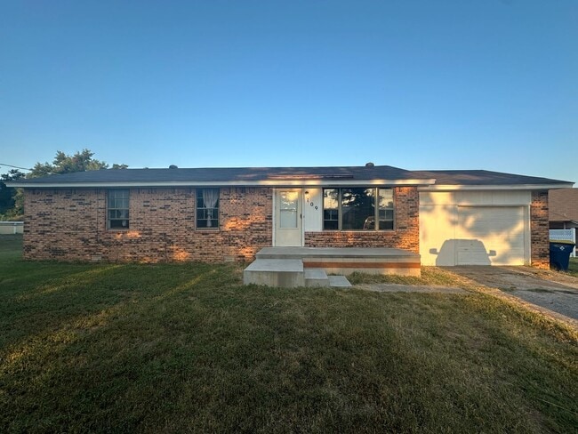 Photo - 109 N Choctaw Rd