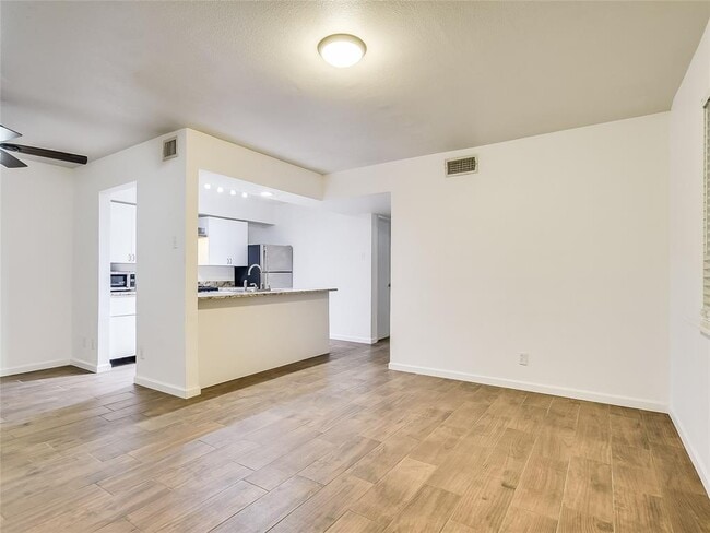 Photo - 2303 East Side Dr Unit 112