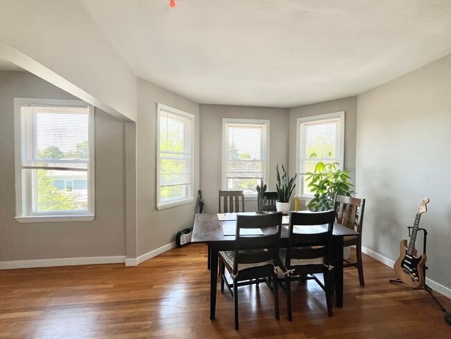 Building Photo - 10 Athol St Unit 3