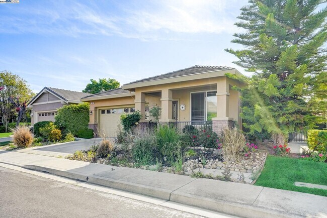 Photo - 508 Encore Way