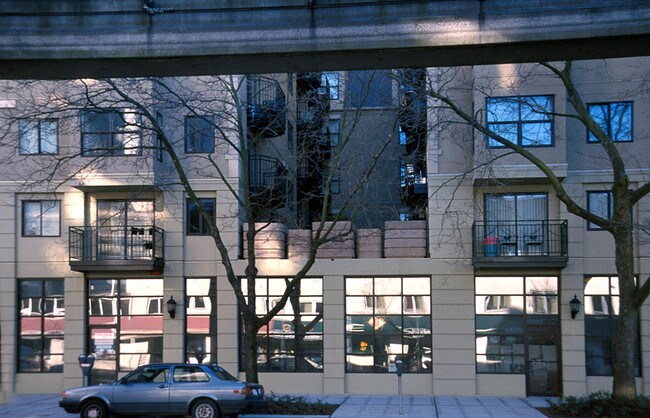 Vista alternativa del edificio 3 - Montreux Condos