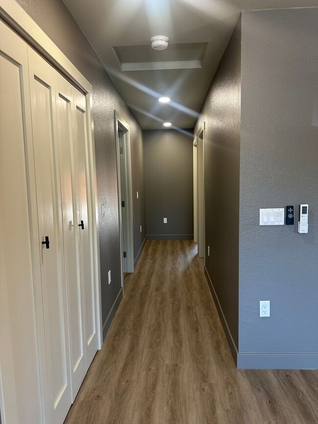 Photo - 3 Bedrom 2 Bath Duplex Fully Renovated