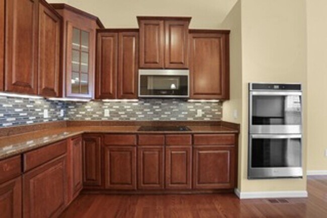 Photo - 6855 Kensington Dr