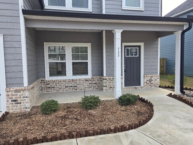 Photo - 733 Courtland Ln