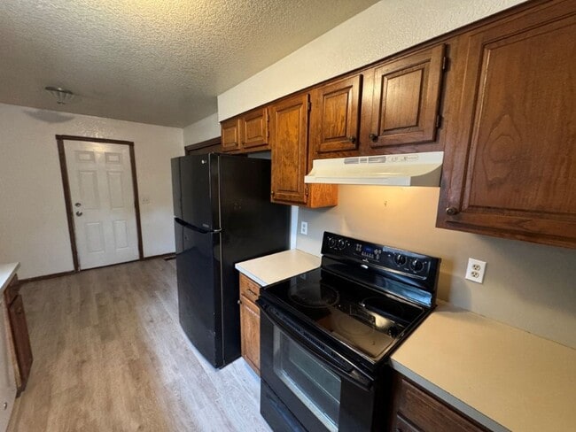 Photo - 2 bed duplex in Mustang, fenced yard, laun...