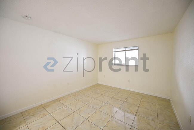 Photo - 6040 SW 26th St