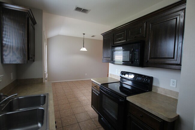 Photo - 2 Bedroom Duplex for Rent in Lindale! Unit 16920 Loring Ln