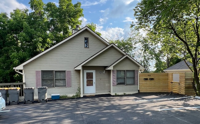 Building Photo - 704 W 15th St