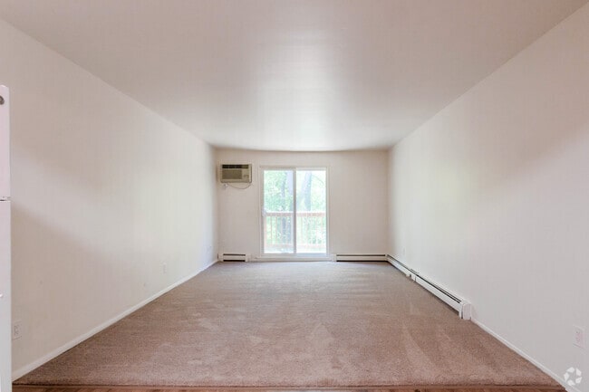 LIVING AREA - STUDIO