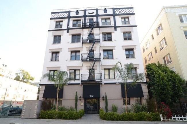 Photo - Cherokee Apts... Spacious Apartments in the Heart of Hollywood! CALL NOW!