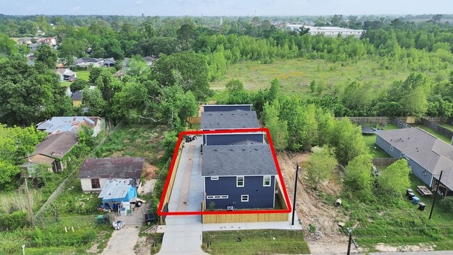 Building Photo - 8102 Crestview Dr