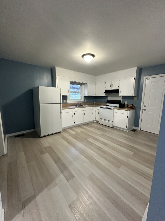 Photo - 3675 E Ridge Rd