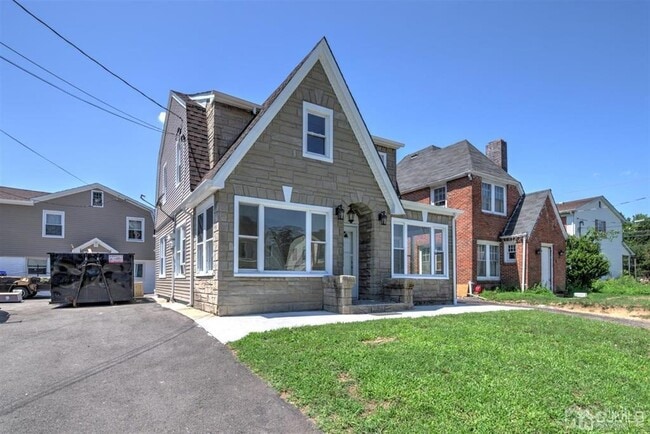 Building Photo - 8 Dolan Ave Unit A