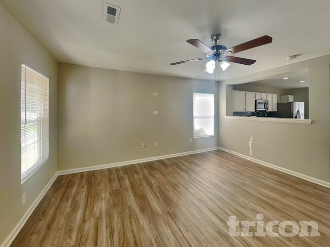 Photo - 238 Waterlemon Way