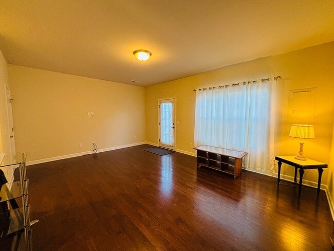 Photo - 305 Phoenix Blvd NW