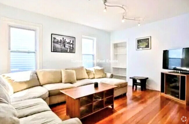 Building Photo - 46 Middle St Rental