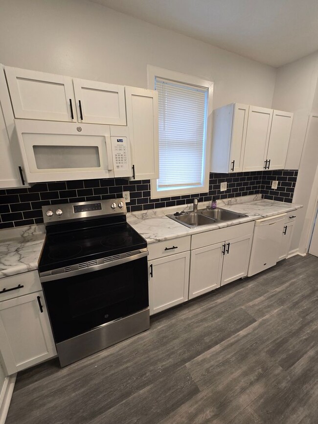 3 BEDROOM SINGLE FAMILY - 3 BEDROOM SINGLE FAMILY House