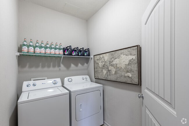 2BR, 2BA - 943 SF