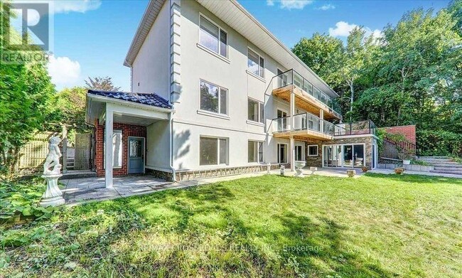 Photo - 9 Redland Crescent E