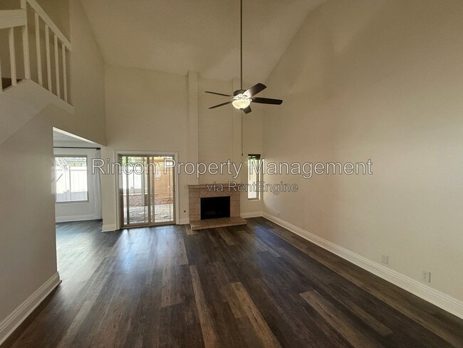 Photo - 694 Deerhunter Ln